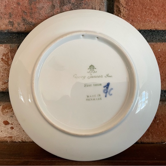 (2 of 4) Royal Copenhagen Vintage Collectors Plate for Mother’s Day 1973 - Picture 4 of 4